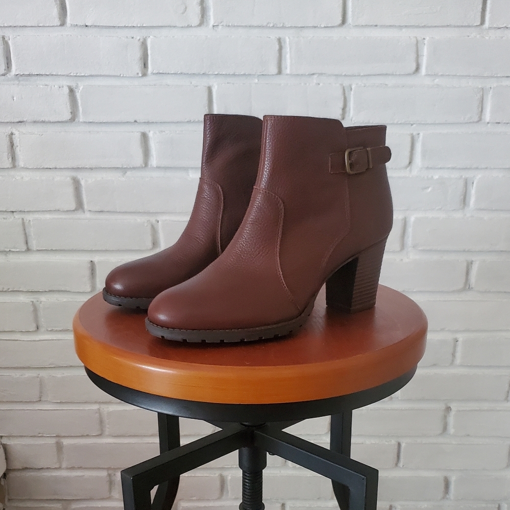 NEW Clarks Verona Gleam Leather Ankle Boots Comfort Collection Size 9.5